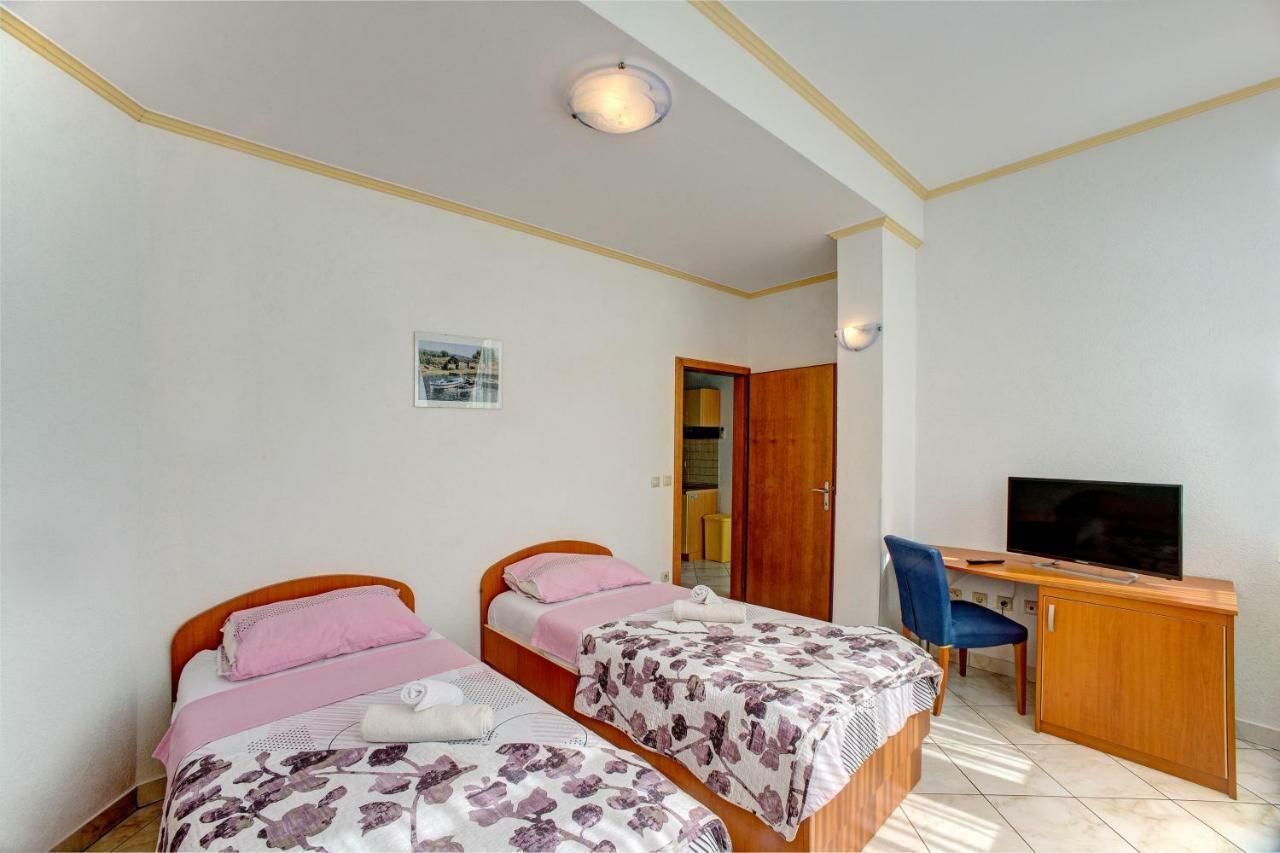 Apartments Plavi Biser ชิเบนิก ภายนอก รูปภาพ